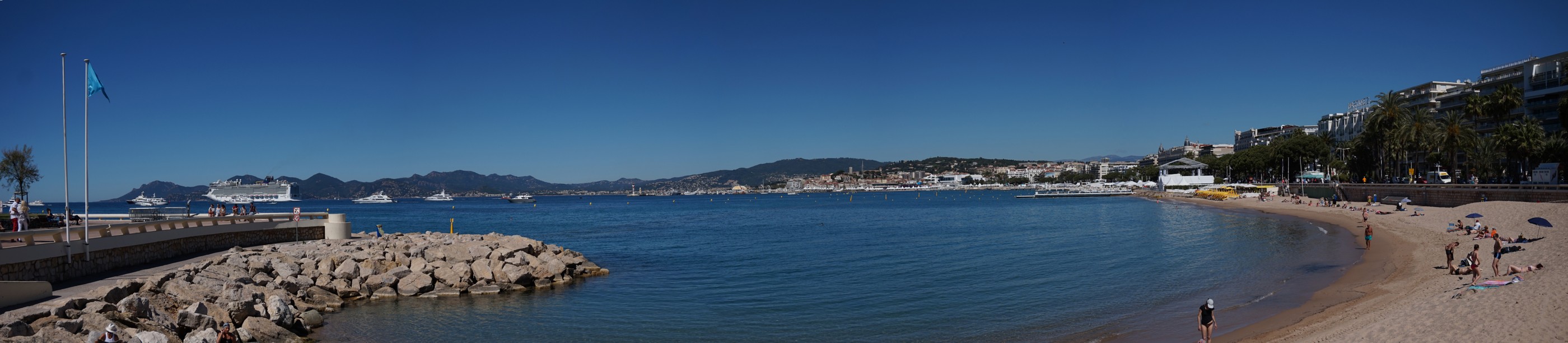 La baie de Cannes et les plages de la Croisette